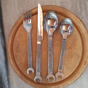 Ensemble de couverts de style mécanique avec tête finie argentée et poignée design pour la salle à manger, le mariage et la cuisine à domicile - Product Image 1