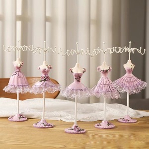 Soporte de joyería estilo vestido blanco con diseño elegante perfecto para exhibir collares, pulseras y pendientes para el hogar - Product Image 3