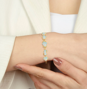 Bracelet unisexe en or 18 carats, finition haut de gamme, serti à griffes, design chaîne à maillons, fermoir à bascule, pierre d'opale éthiopienne naturelle brute - Product Image 2