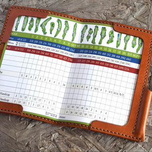 Titular de la tarjeta de puntuación de golf de cuero cosido a mano con portalápices logotipo o texto grabado con láser - Product Image 1