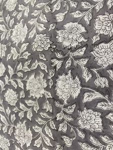 Tela de algodón étnico indio hecho a mano acolchado flor impresa bloque de mano confección columpio suelto correr tejido a mano de La India - Product Image 4