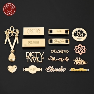 Étiquette métallique personnalisée pour vêtements, sacs, chaussures, hijabs, abayas et foulards, avec logo de marque en métal doré - Product Image 2