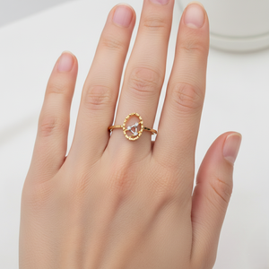 Bague de luxe en or avec cadre ovale et triangle géométrique, cluster de trois pierres, bijoux de fiançailles et de mariage pour femmes - Product Image 3