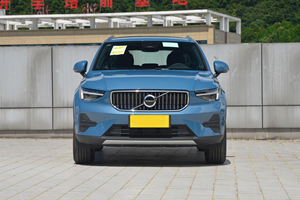 Excellent état pour véhicule d'occasion 2024, SUV compact VOL-VO XC40 Hybride Version Fashion, boîte à double embrayage 7 vitesses, 180 km, 2.0T XC40 - Product Image 2