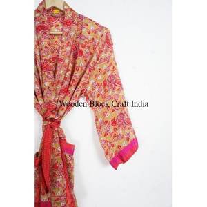 Nouveauté Robe de chambre en soie pour femmes Motif de Noël Robe de chambre et couverture de plage pour vêtements de nuit Bain pour demoiselles d'honneur - Product Image 3