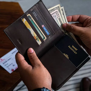 Portefeuille de voyage de luxe marron foncé bloquant la RFID en cuir véritable étui pour carte d'embarquement - Product Image 1