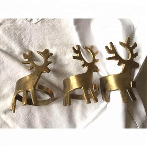 Rond de serviette en or de renne de charme Décor de table de fête parfait pour les fêtes de mariage de Noël et le cadre de repas de vacances élégant - Product Image 6