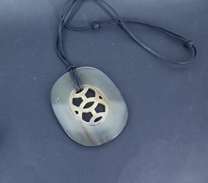 Collier pendentif en corne de buffle, bijoux tribaux naturels et durables pour femmes, haute qualité - Product Image 3