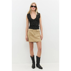 Blusa Casual sin Mangas con Hombros Descubiertos y Cuello en V con Logotipo Frontal, Estilo Ajustado, 100% Algodón - Product Image 2