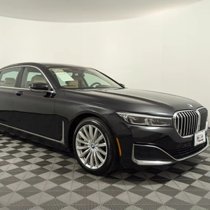 BMW Série 7 2021 soigneusement utilisée avec les sièges en cuir de direction gauche toit ouvrant panoramique - Product Image 1