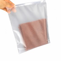 Sac d'expédition personnalisé givré avec fermeture éclair et trou de ventilation, impression par gravure, en PE transparent pour serviettes, vêtements et chaussures