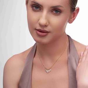 Collier époustouflant à cinq pierres en marquise de 2,44 carats pour femmes |   Bijoux en or jaune 14 carats avec diamant de culture - Product Image 1