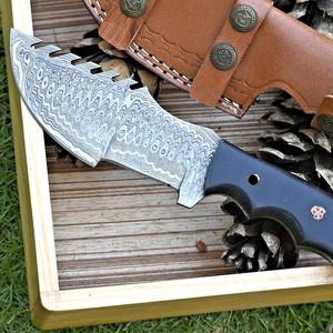 Couteau Tracker Damas Personnalisé Fait Main Forgé À La Main En Acier Damas Tracker Lame Gaine OEM Support Lame Fixe Couteau De Camping - Product Image 1