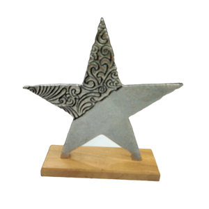 Adorno de mesa contemporáneo Escultura de estrella de metal de Navidad con base de madera Adornos de decoración de habitación estética moderna - Product Image 5