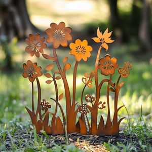 Piquets de jardin en métal à motifs floraux, parfaits pour guider l'aménagement du jardin avec des motifs floraux disposés sur les espaces de vie extérieurs - Product Image 6