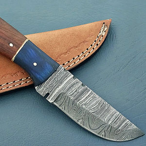 Cuchillo de Caza y Bowie de Hoja Fija Hecho a Mano con Borde Dentado de Acero Inoxidable y Mango de Madera de Olivo - Calidad Premium OEM - Product Image 2