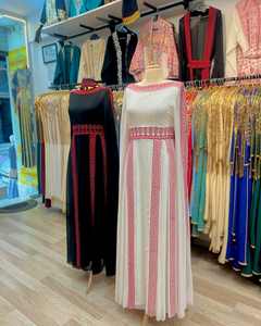 Abaya de luxe de qualité supérieure inspirée de Dubaï à manches longues anti-rides avec des perles lourdes Travail artisanal en soie pour adultes Occasion de prière - Product Image 4