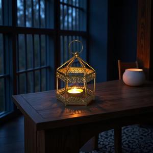 เชิงเทียนโลหะสีทองหรูหราแบบเปิดพร้อมห่วงจับ ดีไซน์ฉลุลายสวยงาม ฐานมั่นคง ตกแต่งบ้าน - Product Image 5