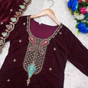 Robe longue pakistanaise Salwar Kameez Dupatta fabriquée à la main en velours de soie pour les réceptions de mariage - Product Image 2