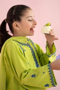 Shalwar Kameez Hecho a Mano para Niñas, Elegante y Tradicional, para Fiestas o Uso Diario, de Invierno o Verano, de Alta Calidad y Secado Rápido - Product Image 3