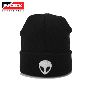 High Quality Unisex Winter Acrylic Warm Knitted Beanie Hats Custom Logo Jacquard Beanies for Men Women Wholesale for Casual - Product Image 1