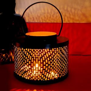 Bougeoir à bougie en métal votif en forme de cercle de fer noir Design contemporain montage mural Durable décor à la maison Diwali - Product Image 5