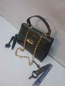 Bolso de Mano de Moda para Mujer, Bolso de Hombro Tipo Clutch, de Piel de Cocodrilo con Acabado de Piel de Caimán, de Anwar Enterprises, Venta al por Mayor - Product Image 2