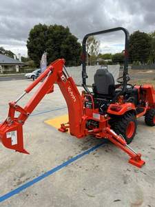 Tracteur Kubota BX-23S d'occasion avec tondeuse, pelle rétrocaveuse et chargeur frontal, équipement agricole à vendre - Product Image 2