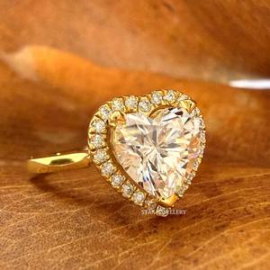 Bague de fiançailles solitaire en or massif 14 carats avec diamant taille cœur certifié IGI CVD, style halo, luxe chrétien - Product Image 3