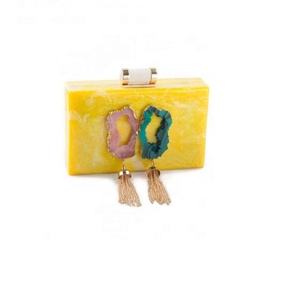 Bolso de Mano Bordado a Mano con Cuentas de Semillas con Diseño Floral Bohemio, Bolso de Hombro Personalizado con Cuentas y Borlas Coloridas - Product Image 1