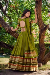 Lehenga Choli de Chanderi Puro para Bodas con Bordado Liso y Zari, Fabricante de Moda Femenina al Precio Más Bajo - Product Image 3