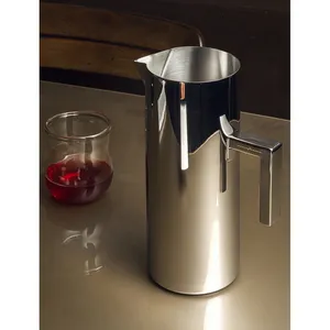 Carafe décorative en métal artisanal moderne pour intérieur, bureau et maison – Élégante carafe en laiton faite à la main pour décoration de mariage Zahid - Product Image 4