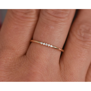 Alliance de mariage délicate avec 5 pierres de diamant pour bague de promesse pour femme - Product Image 4