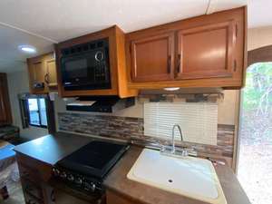 Starcraft L-a-n-c-h U-l-t-r-a L-i-t-e 22BUD d'occasion de 2016 prêt à être vendu - Product Image 6