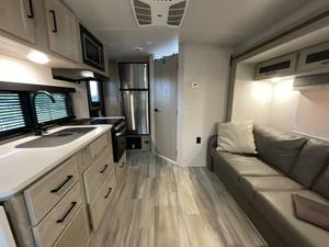 Autocaravana Usada 2023 Forest River Flagstaff Micro-Lite 21FBRS para Camping - Product Image 2