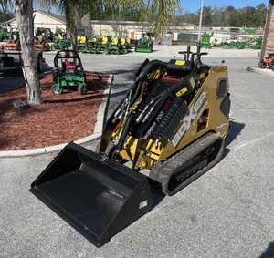 Nouvelle chargeuse compacte sur chenilles Boxer 700HDX avec godet, moteur diesel jaune - Product Image 1