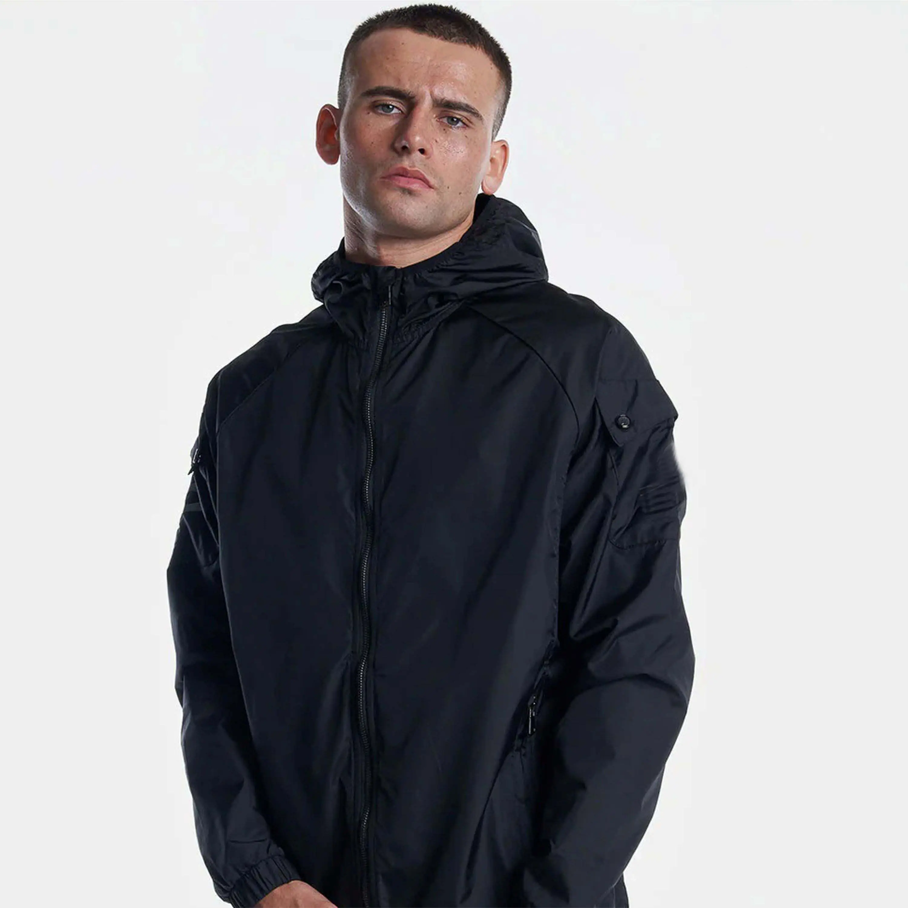Giacca da uomo di fabbricazione personalizzata OEM-felpa con cappuccio da esterno e giacca da allenatore sportiva semplice per la corsa