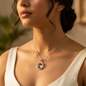 Pendentif Solitaire Minimaliste Élégant et Intemporel en Argent 925 avec Cristal Naturel Facetté, Sertissage Bezel, Charme Unisexe pour Usage Quotidien - Product Image 3