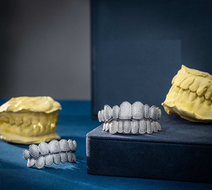 Lujo 925 Plata Corte redondo Moissanite Diamond Grills Elegante Iced Out Hip Hop Dientes Joyería para hombres y mujeres Fine Grillz - Product Image 4