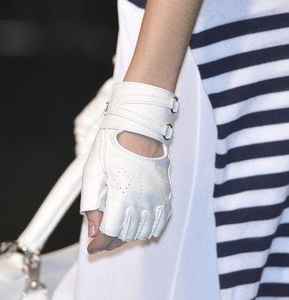 Gants unisexes en cuir perforé pour un usage unisexe avec un design de logo personnalisé - Product Image 3