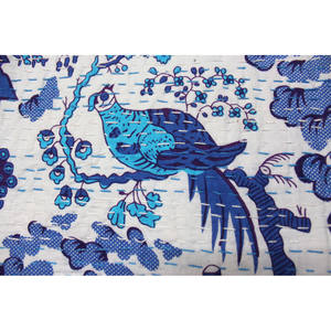 Colcha/Edredón Kantha Tradicional Hecha a Mano con Estampado de Aves y Bordado Floral, para Decoración del Hogar, Lavable - Product Image 2
