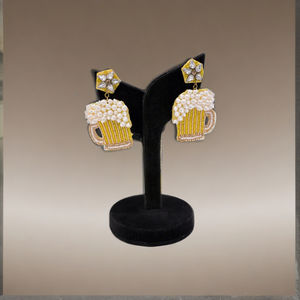 Belle conception Oktoberfest Célébrations perlées Chope de bière Boucles d'oreilles Premium Golden Stella Festive Fashion Boucles d'oreilles perlées - Product Image 5