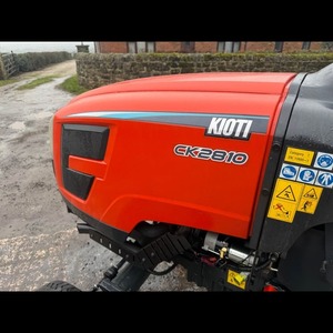 Tracteur compact 4x4 Kioti CK2810 28HP 2016 - Product Image 3