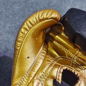 2025 OEM guantes de boxeo profesionales personalizados de alta calidad coloridos entrenamiento deportivo punzonado guantes de boxeo de lucha - Product Image 3