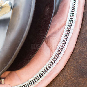 Tapis de selle respirant pour cheval avec tissu anti-humidité, forme profilée, ajustement confortable - Product Image 6