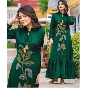 Les femmes de haute qualité portent la robe Anarkali pour le bureau et la fête disponible aux prix de gros de l'Inde - Product Image 1