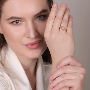 Bague réglable en forme de cœur plaquée or avec pierre de lune arc-en-ciel de qualité supérieure avec emballage personnalisé disponible à la vente - Product Image 5