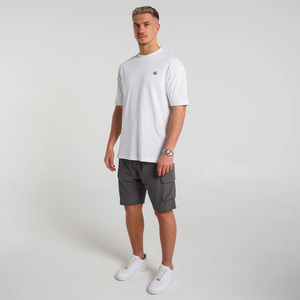 T-shirt unisexe en vrac fabriqué à partir de coton 200 GSM de qualité supérieure à col rond et à manches courtes et de haute qualité garantie vente en gros - Product Image 1