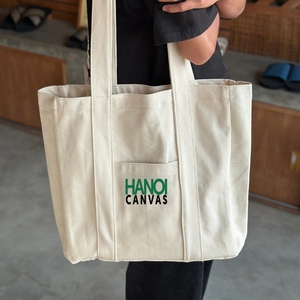 Venta al por mayor de bolsas de lona de algodón 100% impresas personalizadas compatibles con BSCI de Vietnam con cierre de hombro para promociones - Product Image 3