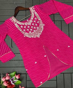 FANTAISIE GEORGETTE BRODERIE CODAGE TRAVAIL AVEC IMPRESSION NUMÉRIQUE TRAVAIL LEHENGA AVEC DUPATTA FESTIVE WEAR PRIX DE GROS VÊTEMENT ETHNIQUE - Product Image 4